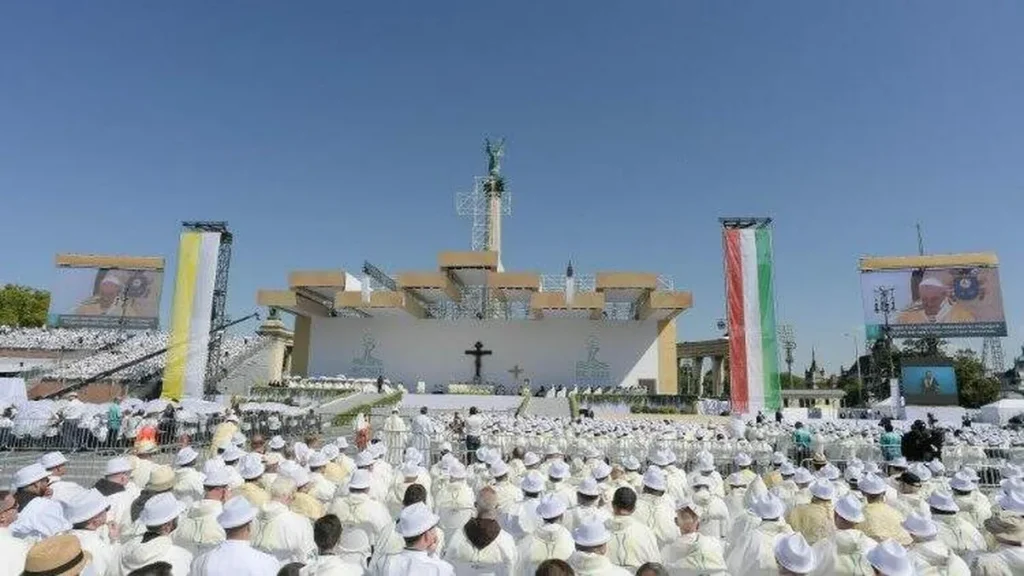 Imagem Papa Francisco durante primeira viagem para Hungria do artigo Papa Francisco visitará a Hungria no final de abril