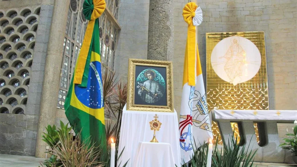 Imagem Reliquia de Sao Luis Gonzaga apresentada a comunidade do artigo Paróquia em Brusque (SC) recebe relíquia de São Luís Gonzaga