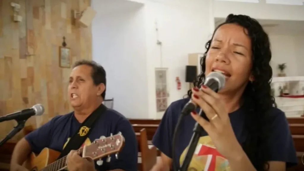 Imagem familia dos devotos do artigo A evangelização através da música que leva orações a Deus através das canções!
