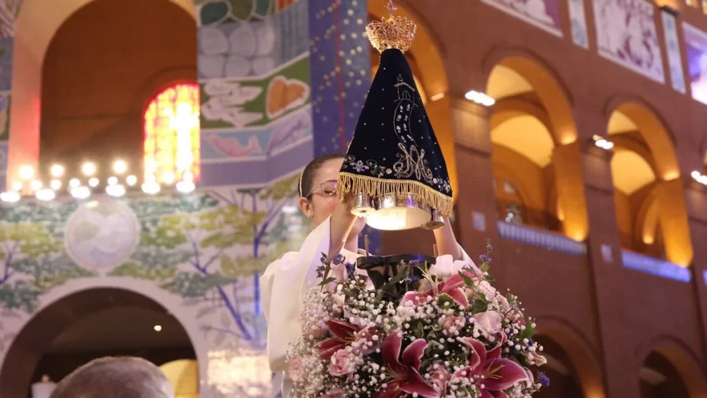 Imagem Nossa Senhora Aparecida na Missa das Criancas na Festa da Padroeira 2022 do artigo Ser mulher como Maria