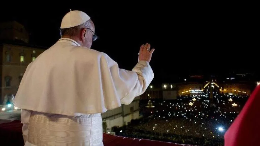 Imagem Papa Francisco em sua primeira aparicao apos eleito Papa do artigo Exclusivo: Brasileiros contam suas histórias com o Papa