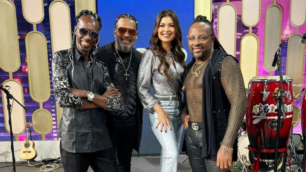Imagem Negritude Junior e Amanda Francozo do artigo Negritude Júnior canta seus sucessos no programa de Amanda Françozo