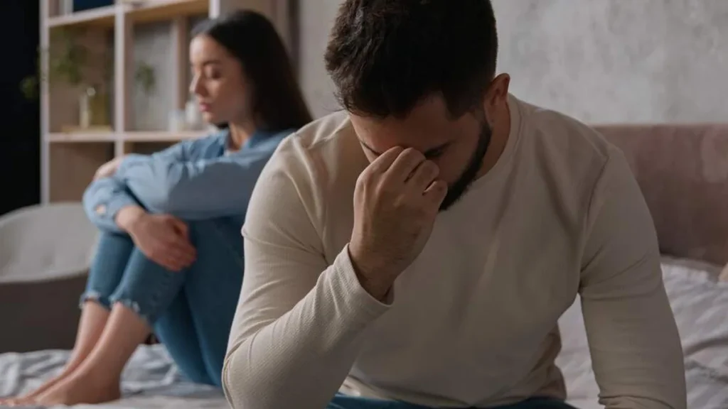 Imagem casal brigado do artigo Está com dificuldades no casamento? Recorra aos Santos