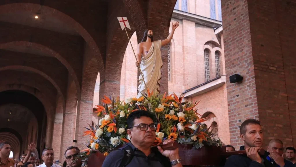 Imagem Missa Solene de Pascoa no Santuario Nacional 09 04 2023 do artigo Aparecida celebra o Domingo de Páscoa caminhando com o Ressuscitado