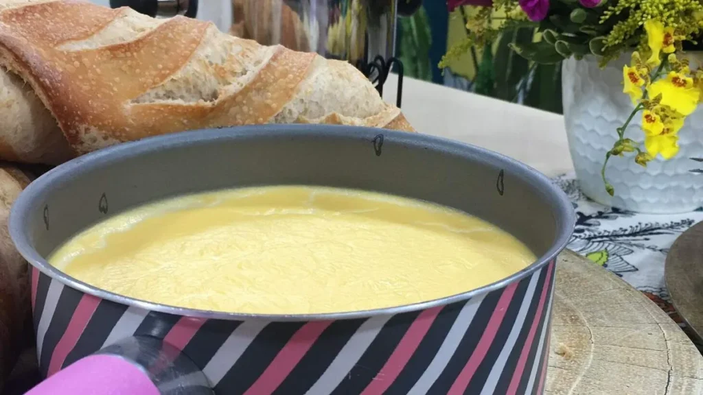 Imagem fondue de queijo do artigo Fondue de Queijo - Santa Receita