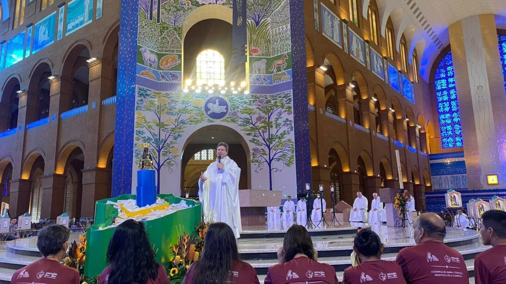 Imagem Padre Eduardo Catalfo celebrando o Dia Oracional Mariano do artigo Dia Oracional Mariano celebra com alegria a Ressurreição de Cristo