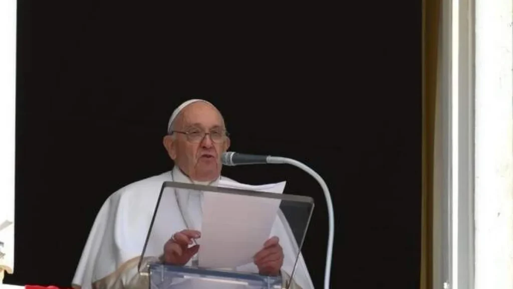 Imagem Papa na celebracao da Festa da Misericordia do artigo Papa fala sobre o contraste da situação na Ucrânia e Rússia diante do Tempo Pascal
