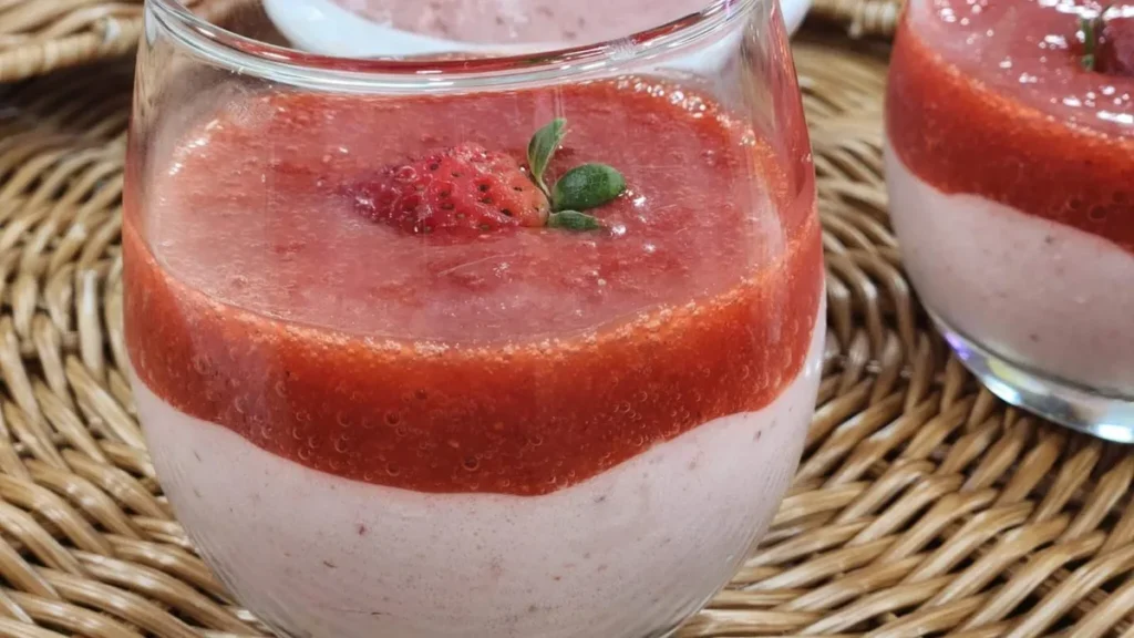 Imagem merengue italiano do artigo Suflê Gelado de Morango - Santa Receita