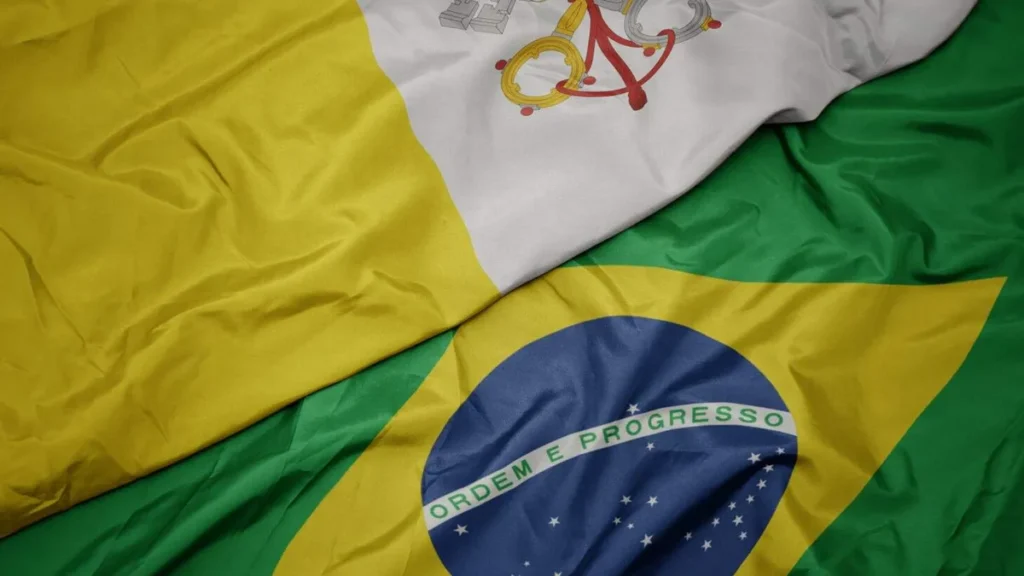 Imagem Bandeiras Vaticano e Brasil do artigo 5 perguntas e respostas sobre o Acordo Brasil-Santa Sé