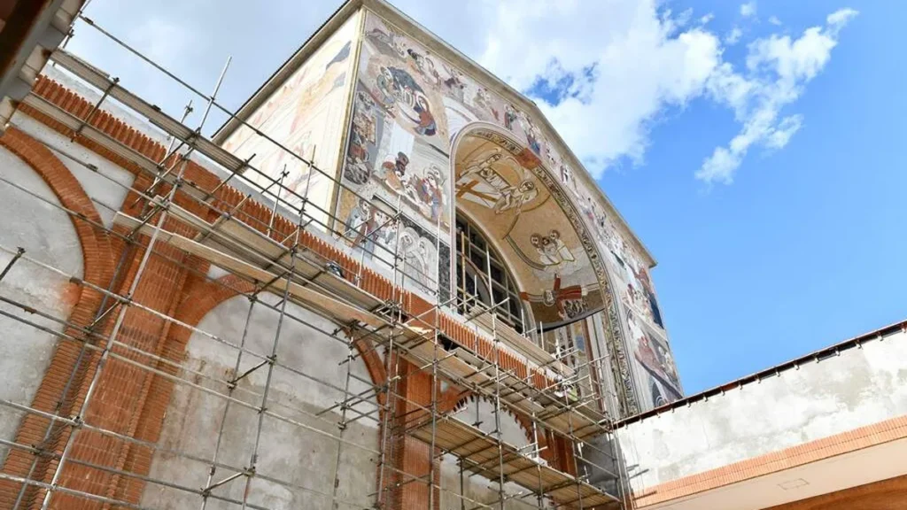 A construção da Colunata marca a segunda fase