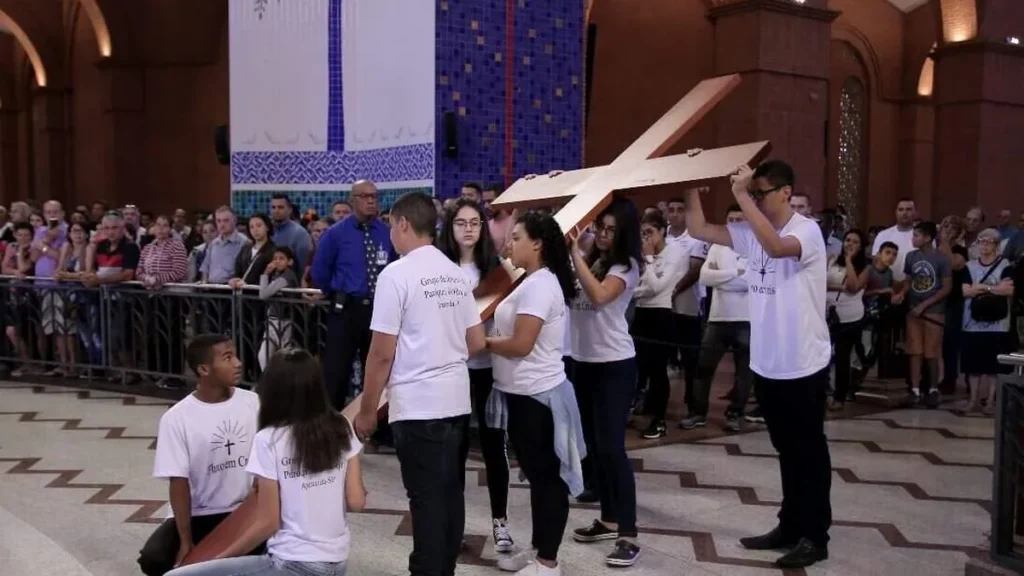 Imagem Via Sacra Jovens de Maria 9 do artigo Juventude reza na Semana Santa no Santuário Nacional