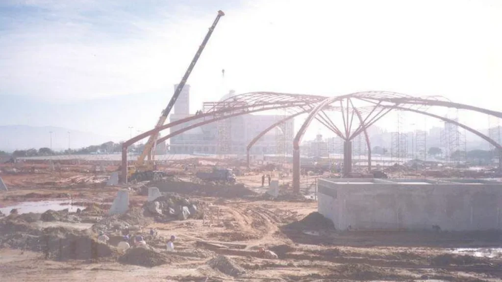 Construção do Centro de Apoio ao Romeiro em 1997. Foto: CDM Santuário Nacional