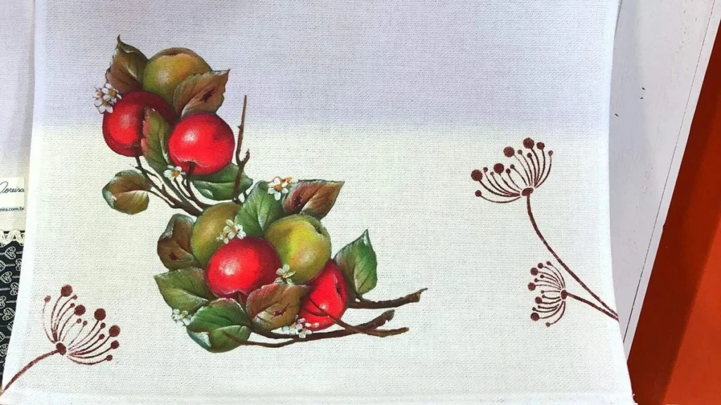 Imagem Pintura adesivada de macas no tecido do artigo Pintura adesivada de maçãs no tecido