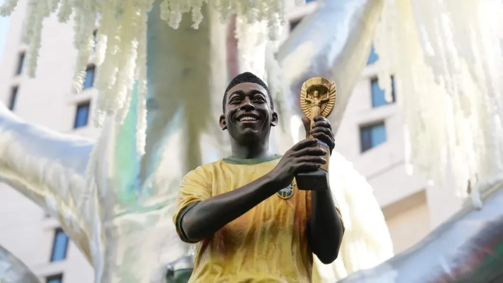 Imagem Estatua de Pele do artigo Estádio de futebol recebe o nome de Pelé na Terra Santa