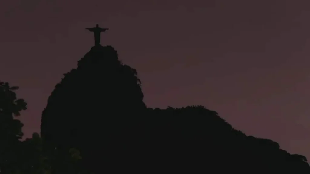 Imagem Cristo Redentor apagado em solidariedade ao jogador Vinicius Junior do artigo Cristo Redentor apaga as luzes em solidariedade a Vinicius Junior