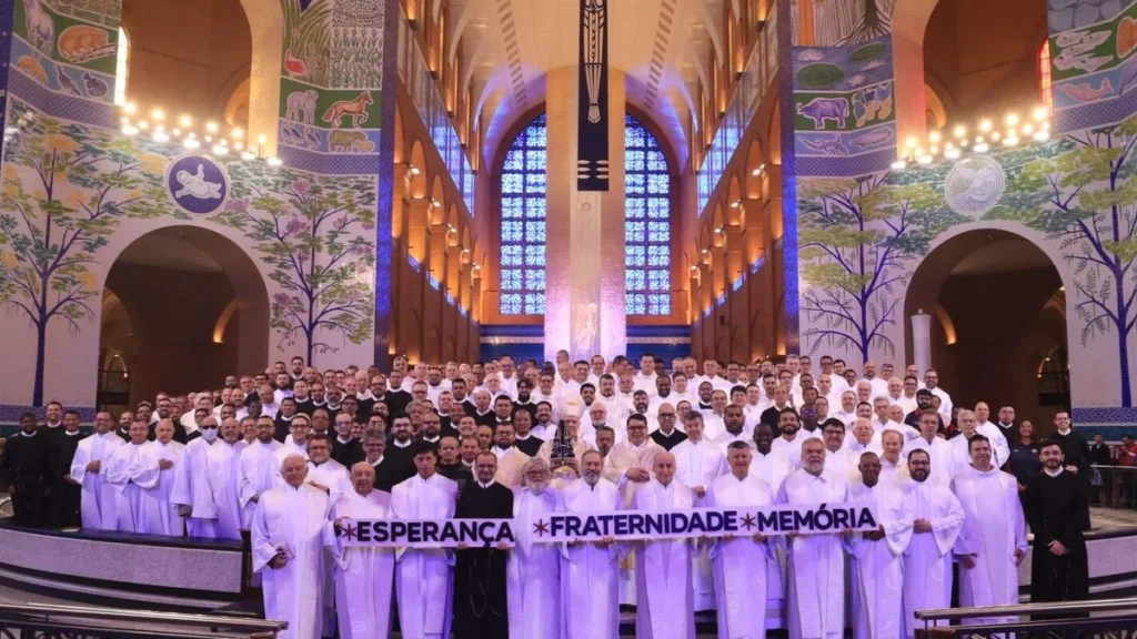 Imagem missa da assembleia redentorista 24042023 9h do artigo Santa Missa no Santuário Nacional celebra a reconfiguração das Províncias Redentoristas