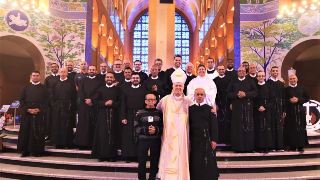 Dom Orlando Brandes, o Pe. Eduardo Catalfo e os Irmãos Redentoristas