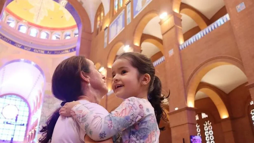 Arte sacra presente no Santuário Nacional catequiza famílias