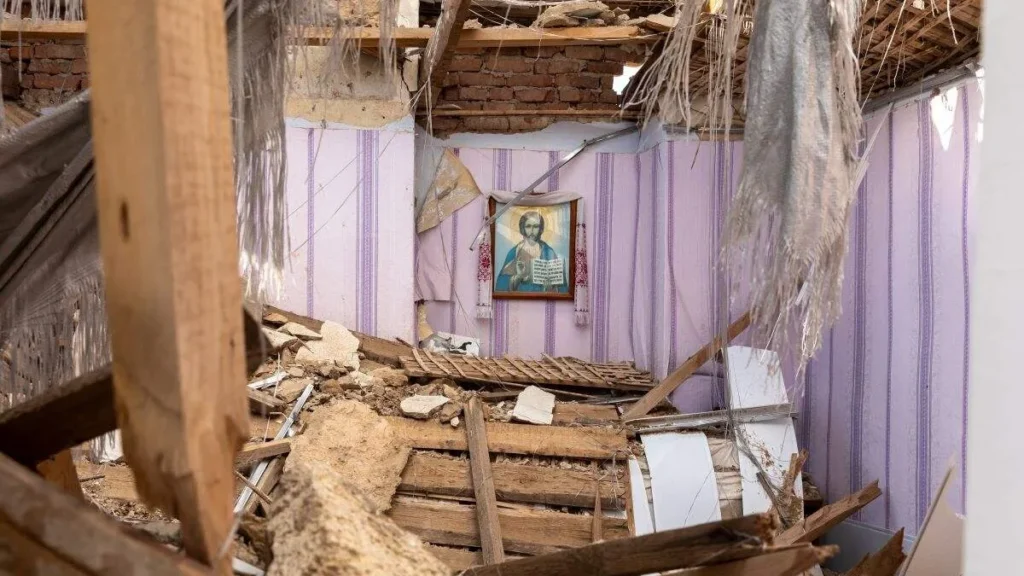 Imagem igreja em destrocos do artigo O que fazer quando uma igreja é profanada?