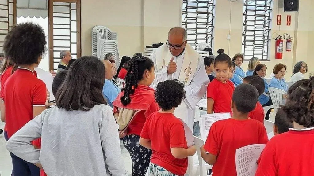 Beneficiários participam de missa nos CAS