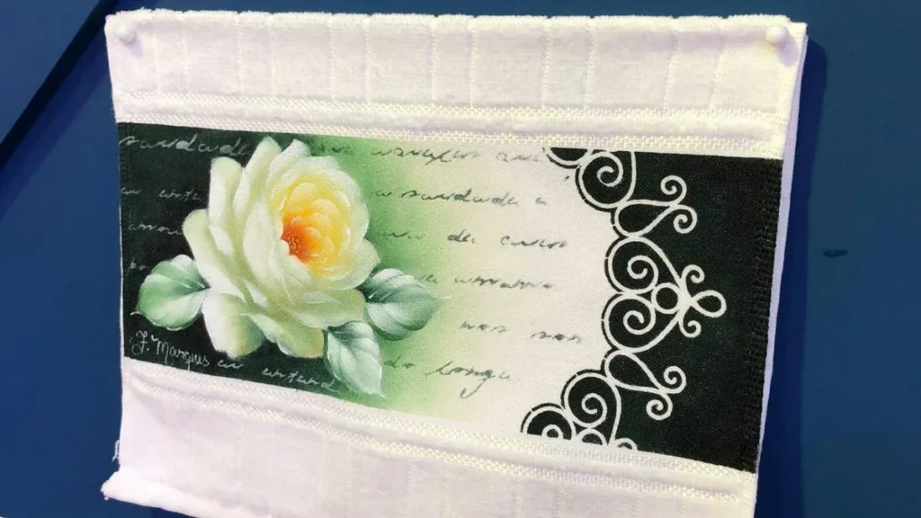 Imagem pintura decorativa do artigo Pintura decorativa de rosas no tecido - Faça Você Mesmo
