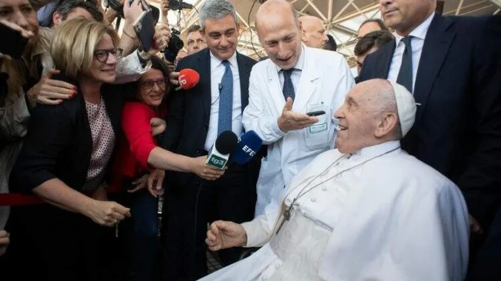 Imagem Papa Francisco tem alta medica em Roma do artigo Papa Francisco recebe alta do hospital após dez dias internado