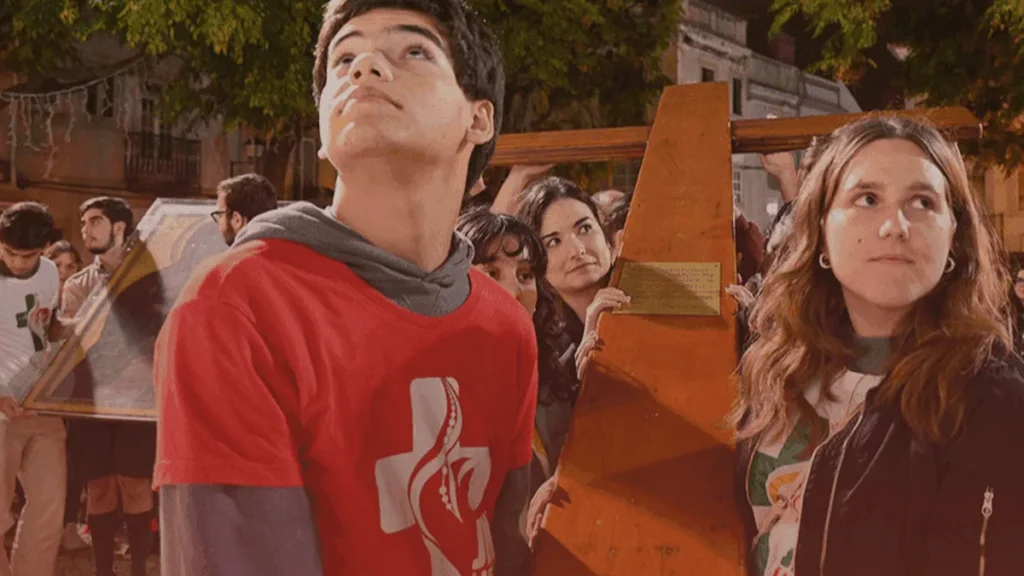 Imagem jovens na jmj do artigo Não vai à JMJ? Material oferece reflexão para viver em grupos