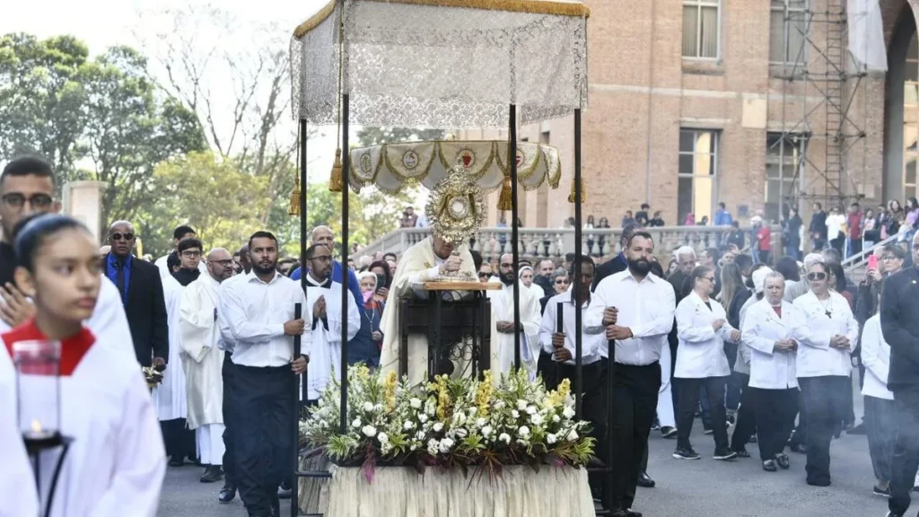 Imagem Corpus Christi em Aparecida 2024 Procissao do artigo Qual o significado da procissão de Corpus Christi?