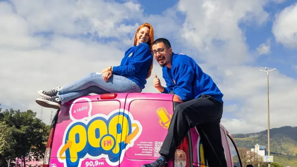 Equipe da Rádio Pop lança novo moletom em ação solidária