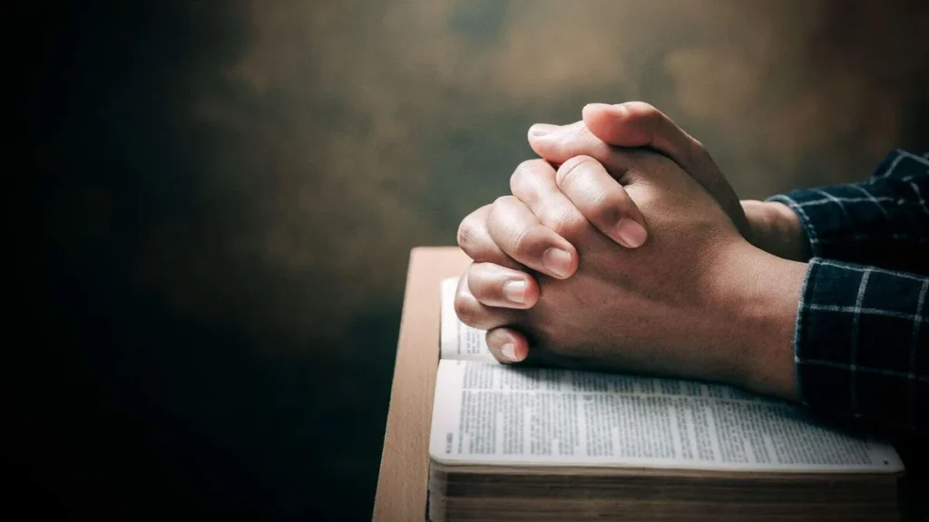 Imagem Maos em oracao do artigo Por que esperar em Deus? Reflita com estes 5 versículos