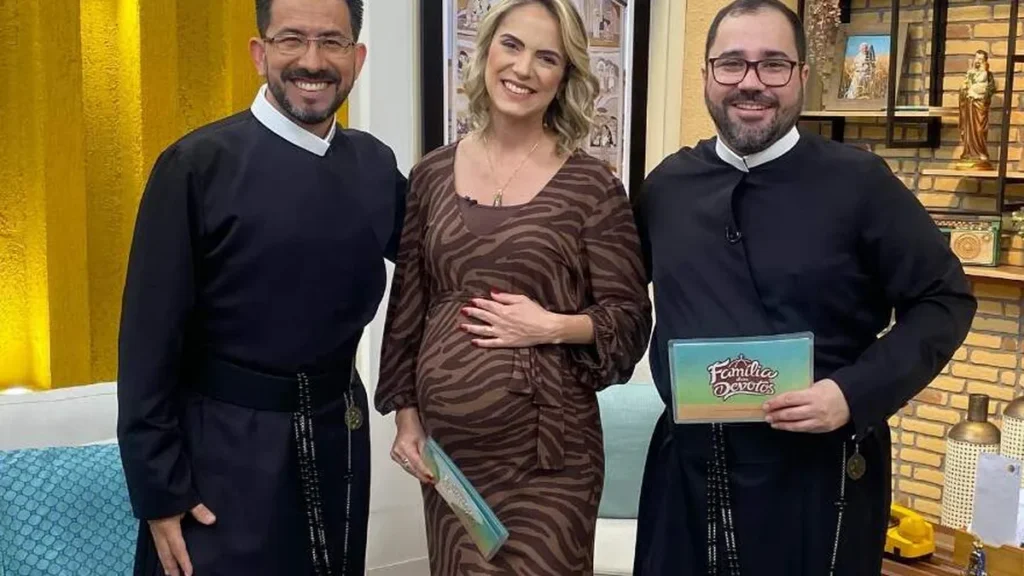Imagem Pe Heliomarcos pgm FD 2206 do artigo Pe. Heliomarcos Ferraz participa do Programa Família dos Devotos e fala sobre o avanço das obras da Colunata