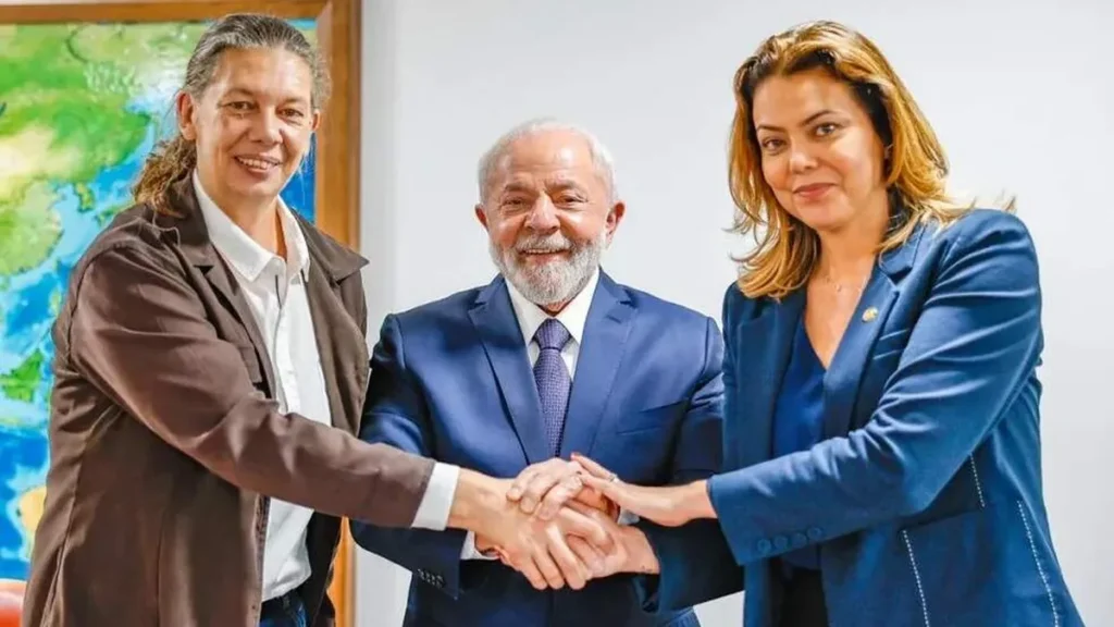 Imagem ana moser lula e a senadora leila do artigo Presidente sanciona Lei Geral do Esporte com vetos