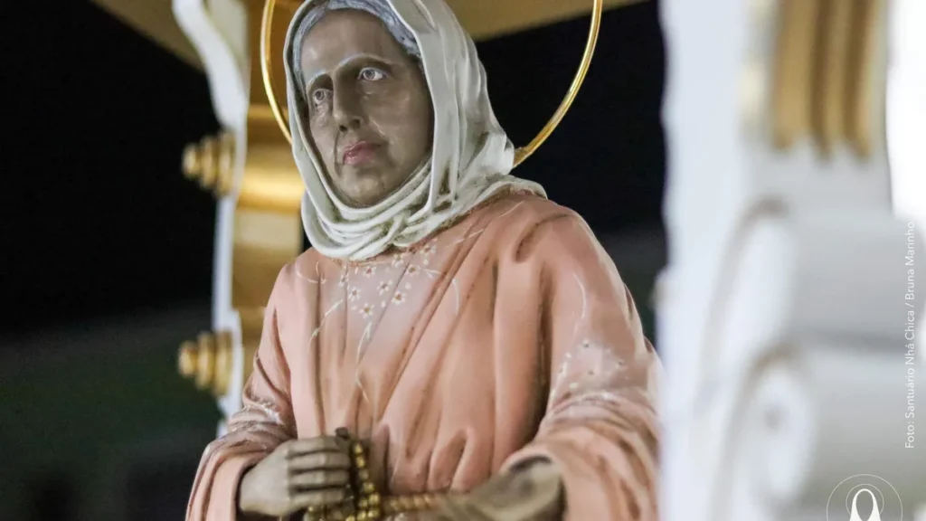 Imagem beata nha chica do artigo A12 te leva até Minas Gerais para conhecer a Beata Nhá Chica