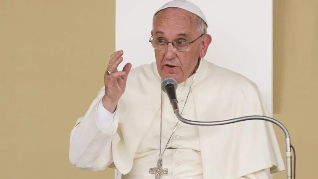 Imagem Papa Francisco durante fala no Vaticano do artigo Papa divulga vídeo para o mês de agosto e faz pedido especial para a JMJ