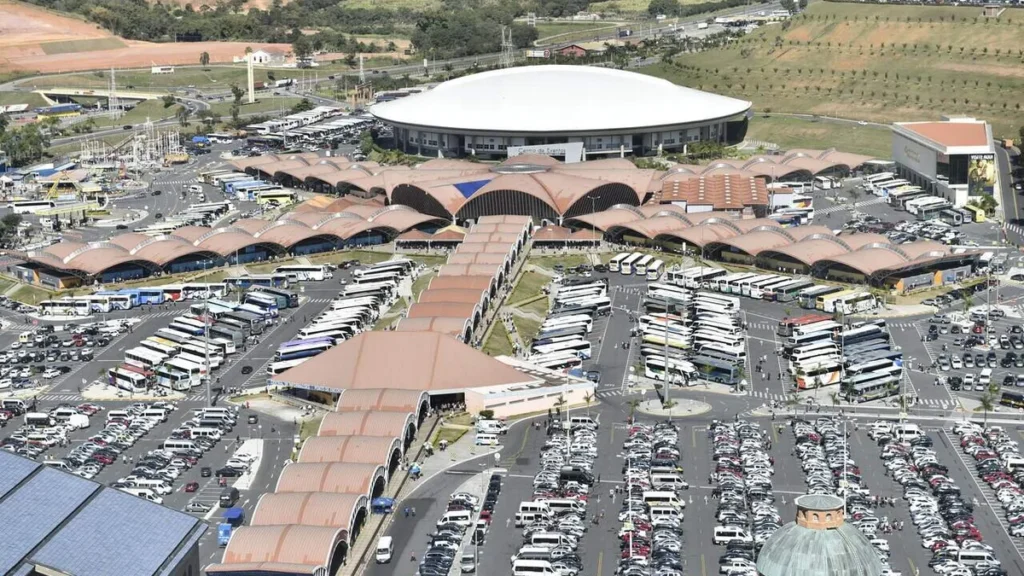 Imagem Estacionamento Santuario Nacional do artigo Como os devotos motoristas são acolhidos no Santuário Nacional?