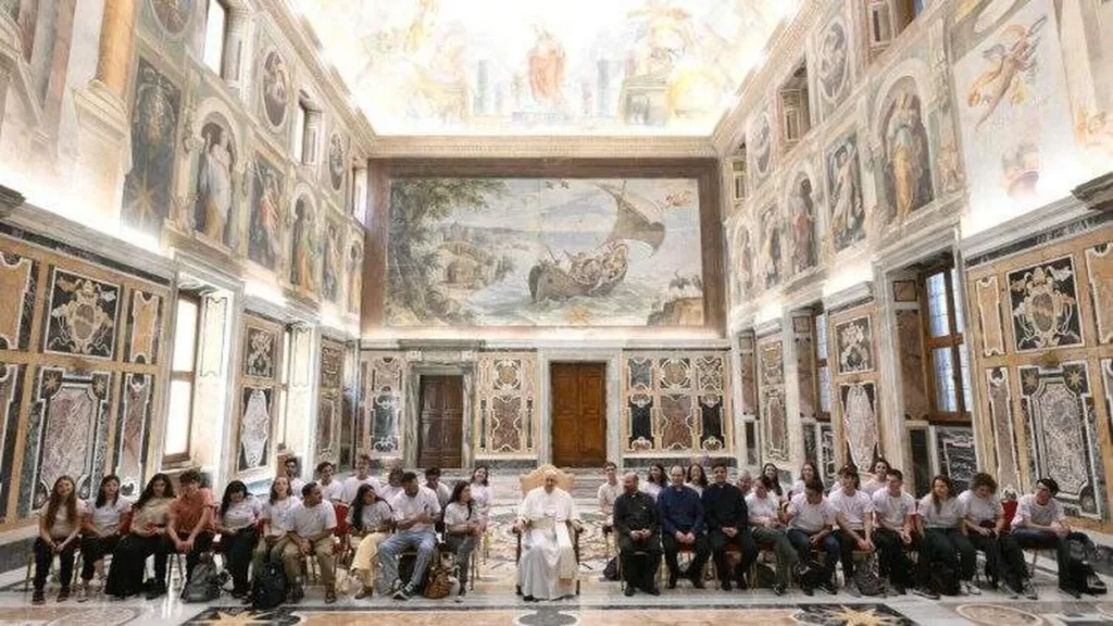 Imagem Papa com os jovens do artigo Papa diz que a JMJ é a “Copa da Fraternidade”