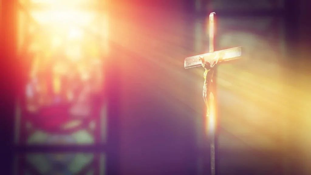 Imagem crucifixo de jesus na igreja do artigo Você sabe as 43 verdades de fé da Igreja Católica?