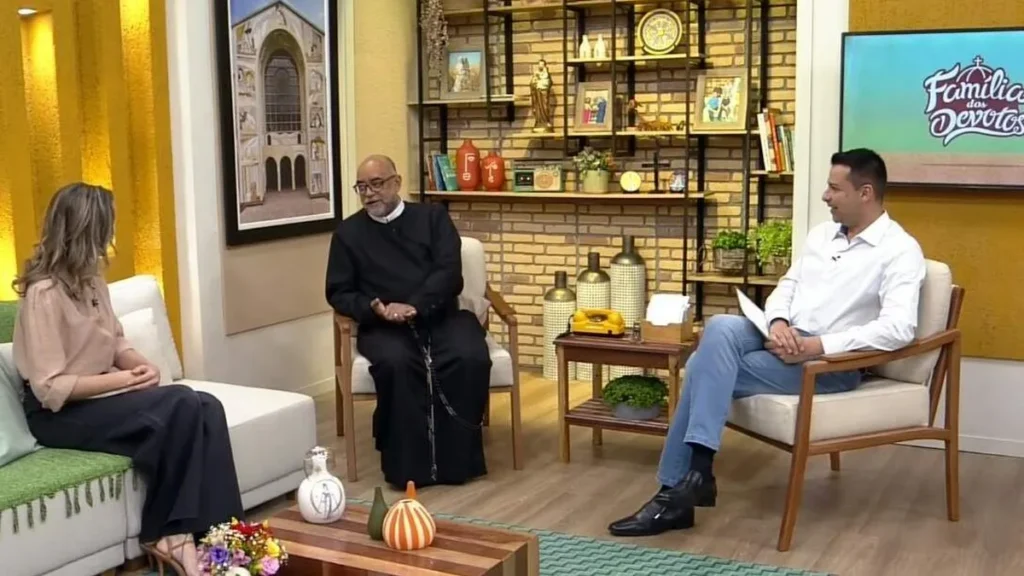 Imagem familia dos devotos do artigo Vamos ouvir uma história sobre o lar, pois no mundo não há lugar melhor que a casa da gente!