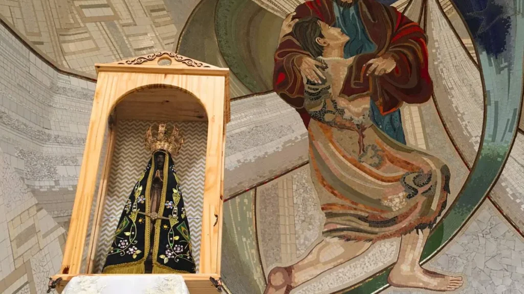 Imagem Imagem peregrina de Nossa Senhora Aparecida no Santuario Pai das Misericordias do artigo Santuário do Pai das Misericórdias recebe imagem peregrina da Mãe Aparecida