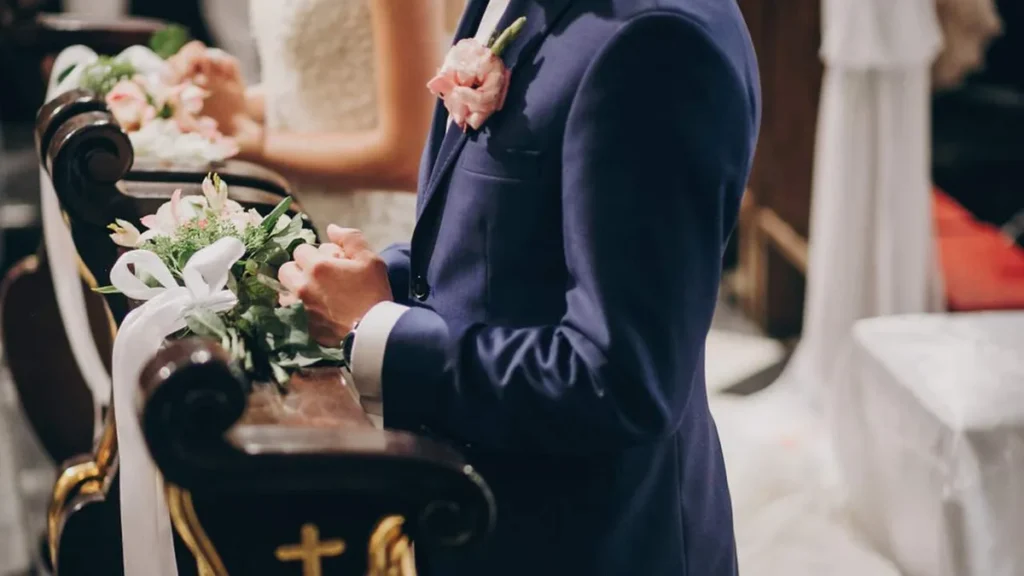 Imagem Noivos ajoelhados do artigo Somos casados apenas no civil e queremos o Matrimônio! O que fazer?