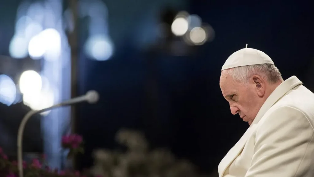 Imagem Papa Francisco cabisbaixo e pensativo do artigo Confira em 5 frases o que o Papa pensa sobre as drogas