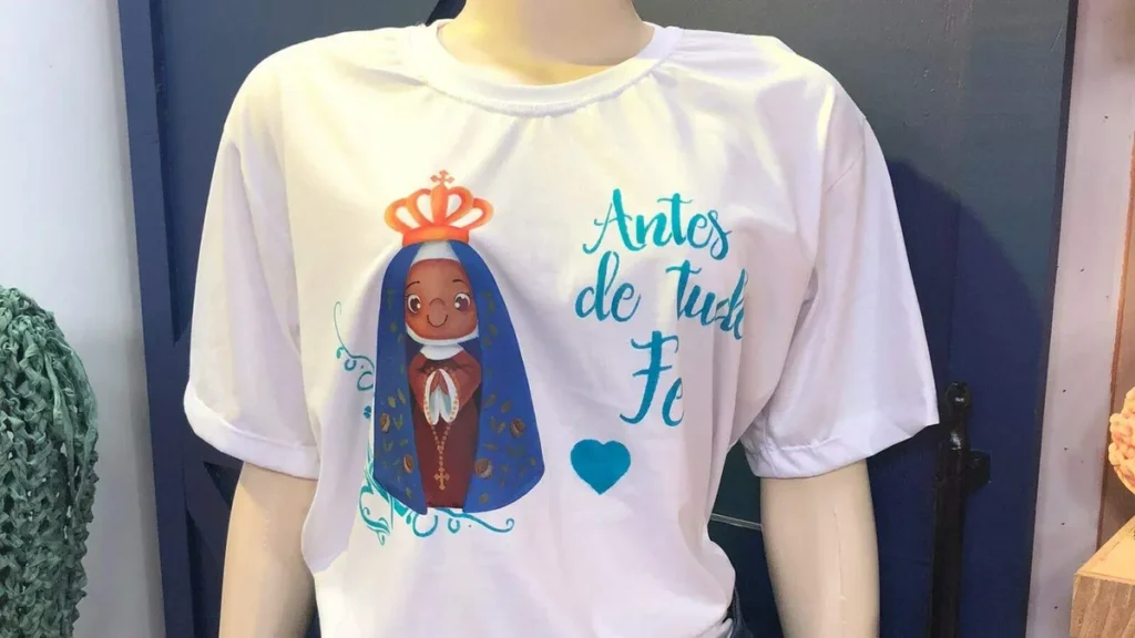 Imagem camiseta adesivada do artigo Camiseta de santinho em pintura adesivada - Faça Você Mesmo