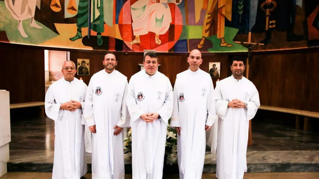 Novo Governo Provincial (da esquerda para a direita): padre Roque, padre Américo, padre Marlos, padre Fábio e padre Jonas