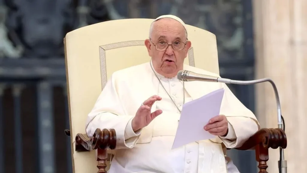 Imagem Papa Francisco discursando em Audiencia Geral do artigo Papa Francisco: “São as mães que transmitem a fé”