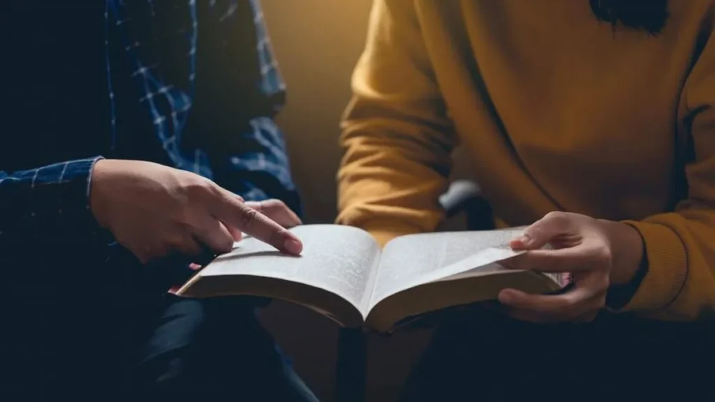 Imagem biblia aberta do artigo Mês da Bíblia: Como alguns Versículos bíblicos iluminam o seu caminho