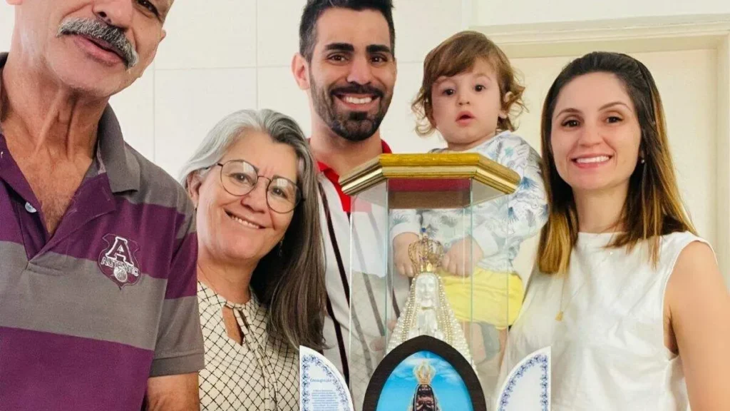 Imagem Familia recebe oratorio do artigo Participantes do PEMSA recebem oratório de Nossa Senhora em casa