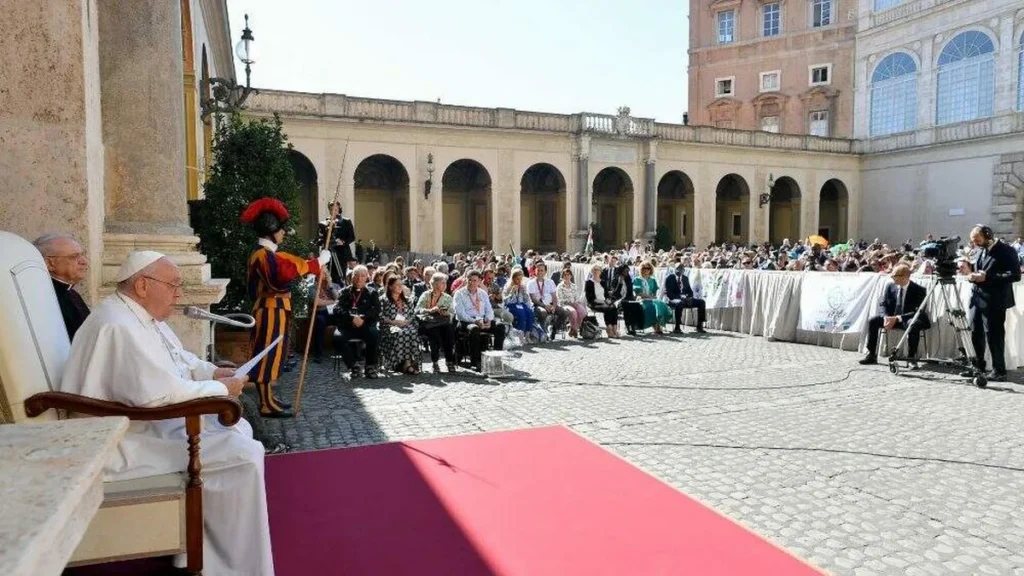 Imagem Papa com membros da Fazenda da Esperanca do artigo Papa recebe em Audiência membros da Fazenda da Esperança