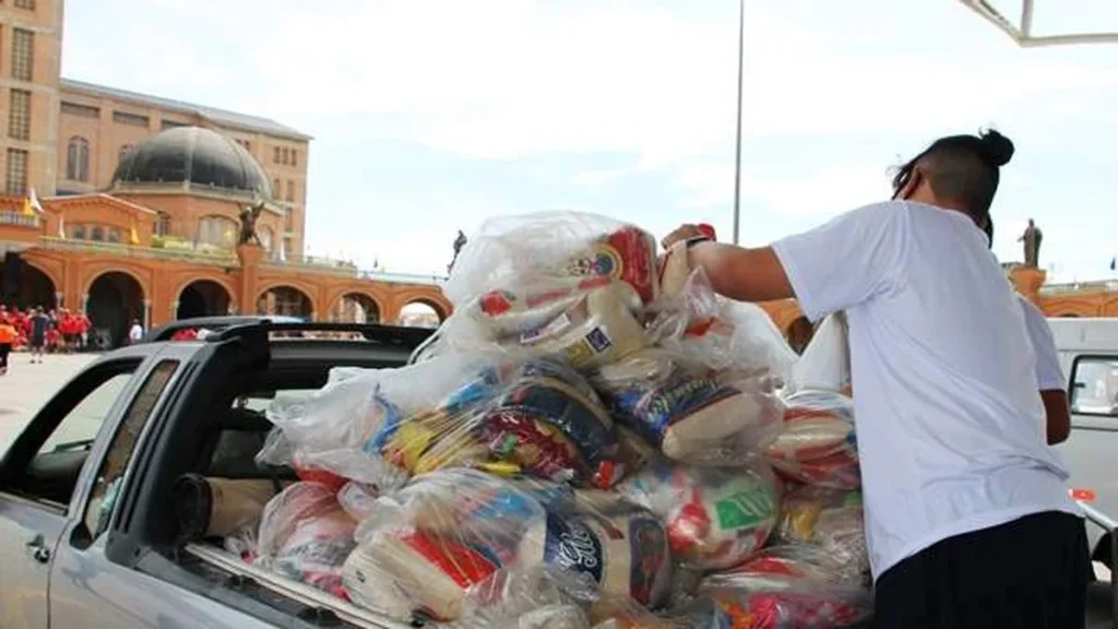 Imagem GESTO CONCRETO SANTUARIO NACIONAL do artigo Devotos são convidados a doar alimentos durante Novena da Padroeira 2023