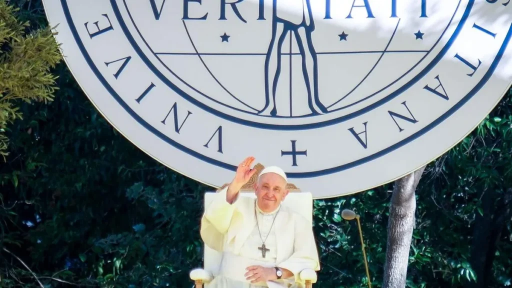 Imagem Papa Francisco durante a Jornada Mundial de Lisboa do artigo Papa aos jovens da JMJ em vídeo: “Ainda se lembram da Jornada ou não?”