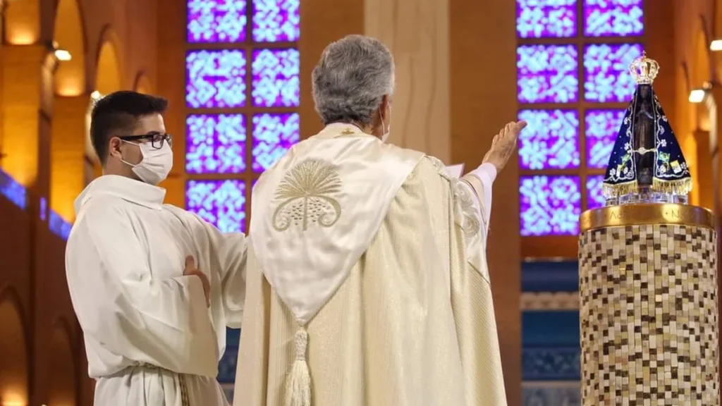 Imagem acolitos no santuario do artigo Maria, ensinai-nos a servir de todo o coração!